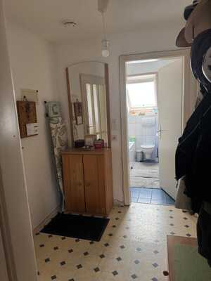 ZEITMIETVERTRAG! 2-Zimmer-Dachgeschosswohnung m. EBK u. großen Garten in KN Uninähe – 78464 Konstanz – Vorschaubild 3