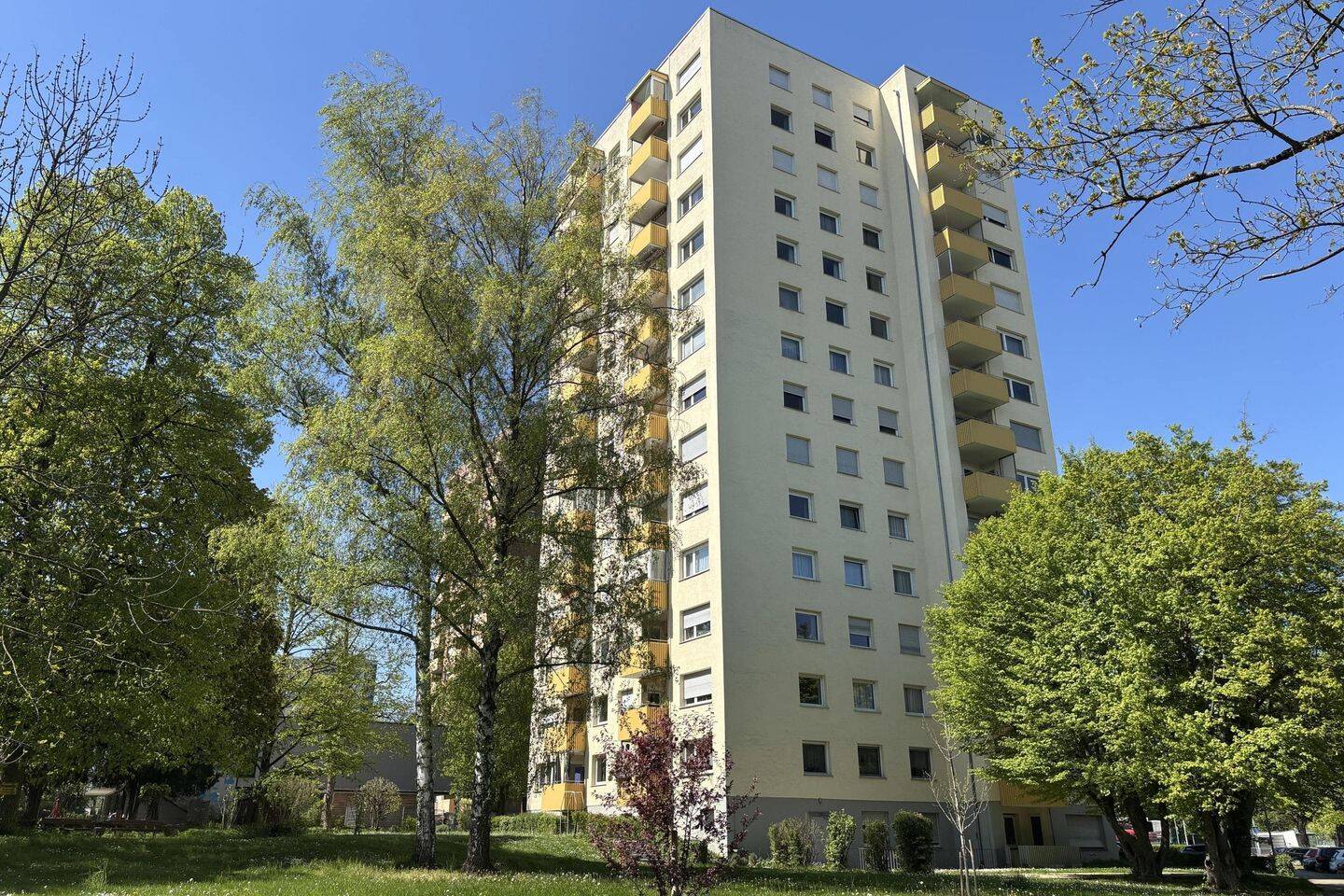 Freie 2-Zimmer-Wohnung mit Balkon im 5. Obergeschoss!