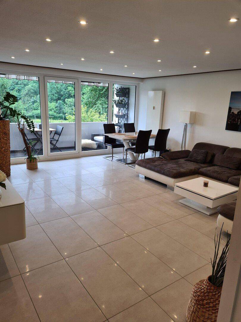 Modern sanierte 3,5-Zimmer-Wohnung mit Balkon, Garage & EBK | Eigennutzer oder ca. 6 % Rendite – Essen – Vorschaubild 2