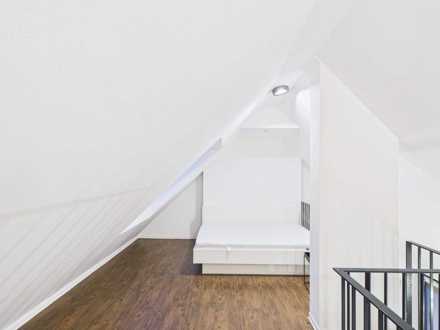 DIE ZIMMEREI | All-inclusive-Miete: Maisonette Wohnung mit Balkon - ideal für Young Pros | XL Bude – München – Vorschaubild 3