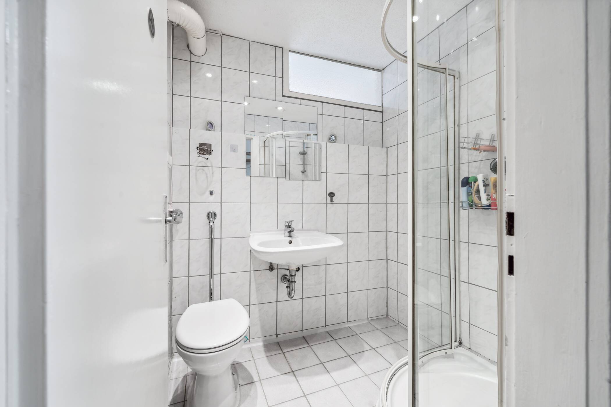 Gepflegte 2-Zimmer-Wohnung (52 m²) mit Einbauküche in zentraler Lage von Nürnberg – Nürnberg – Vorschaubild 3