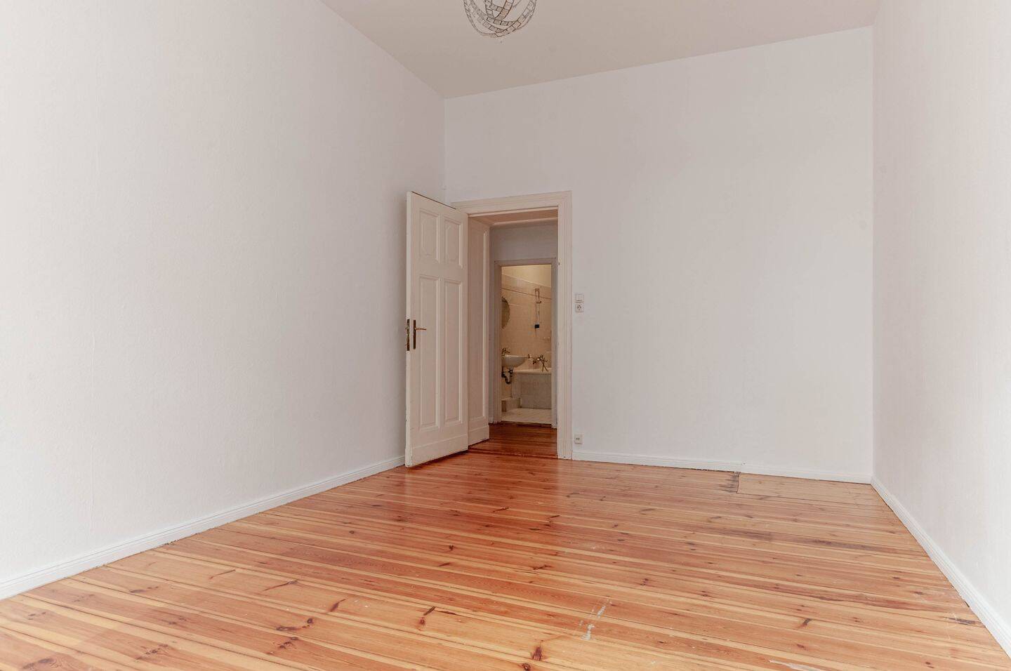 Altbauwohnung mit Entwicklungspotenzial in Berlin-Wedding - leerstehend und sofort gestaltbar – Berlin – Vorschaubild 3