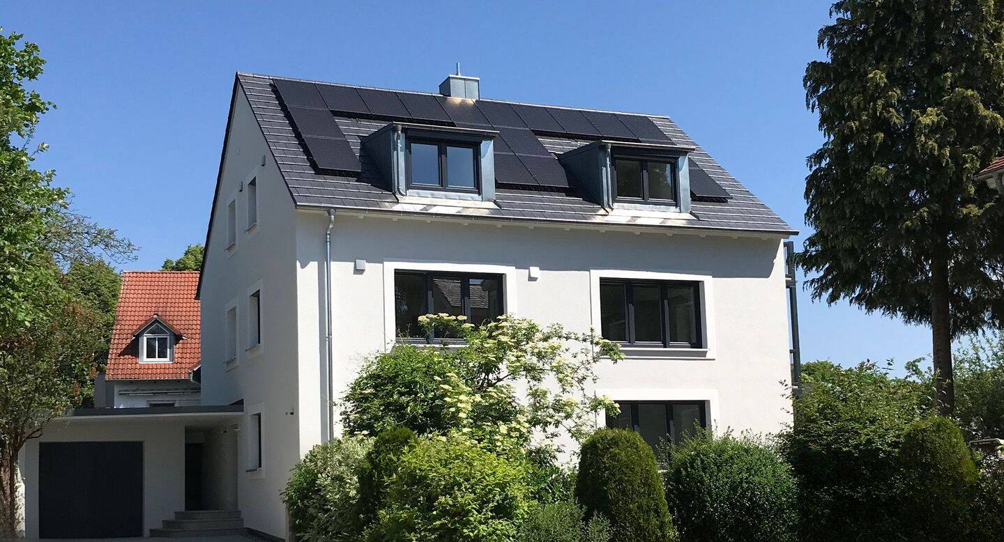Großzügige 2-Zimmerwohnung mit Balkon und Garten in Kumpfmühl
