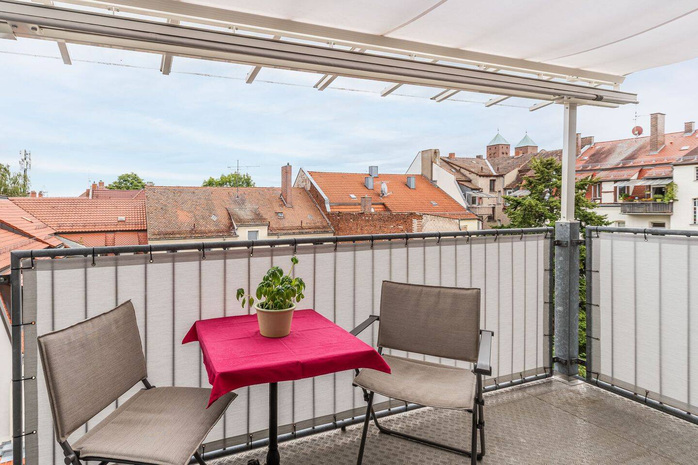 Wunderschöne 3,5-Zimmer-Maisonettewohnung mit Balkon, Garage, Aufzug und Klimaanlage in Nürnberg – Nürnberg – Vorschaubild 3