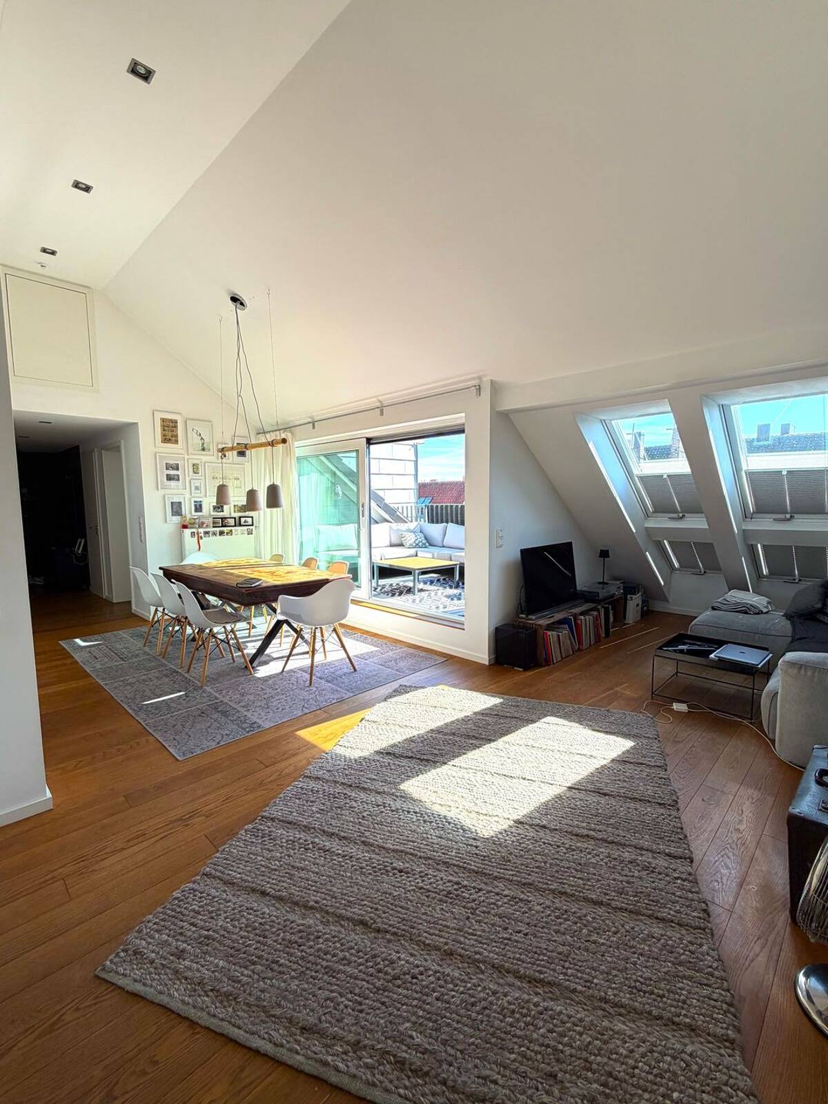 Über den Dächern der Südstadt - Moderne 3-Zimmer-Traumwohnung mit Dachterrasse ! – 30171 Hannover – Bild 1 von 9