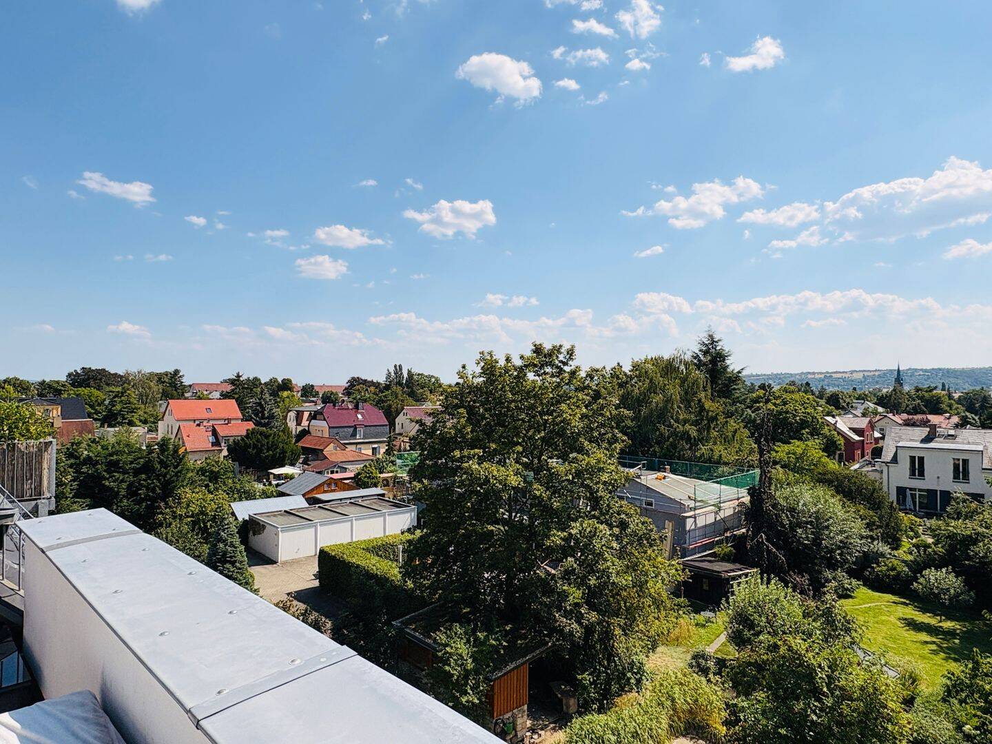 Großzügig und hell; Dachgeschosswohnung mit Weitblick und Stellplatz – Radebeul – Vorschaubild 4