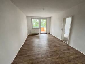 Hochwertige 4 Zimmer Wohnung mit Balkon | inkl. EBK – 8060 Zwickau – Vorschaubild 2