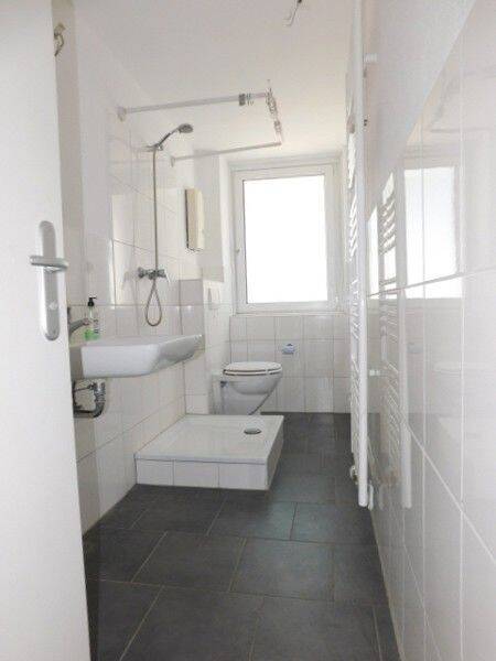 Kleine renovierte 2-Zimmerwohnung im 1. OG mit Laminat - bezugsfertig – Krefeld – Vorschaubild 7