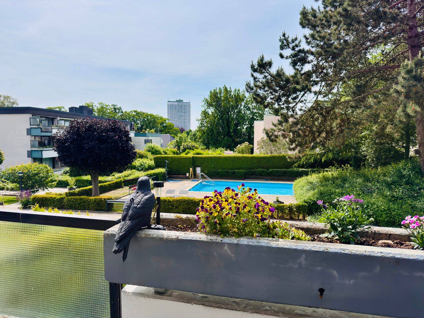 Happy Holiday - den Pool im Blick, die Sonne auf dem Balkon, das Leben genießen!