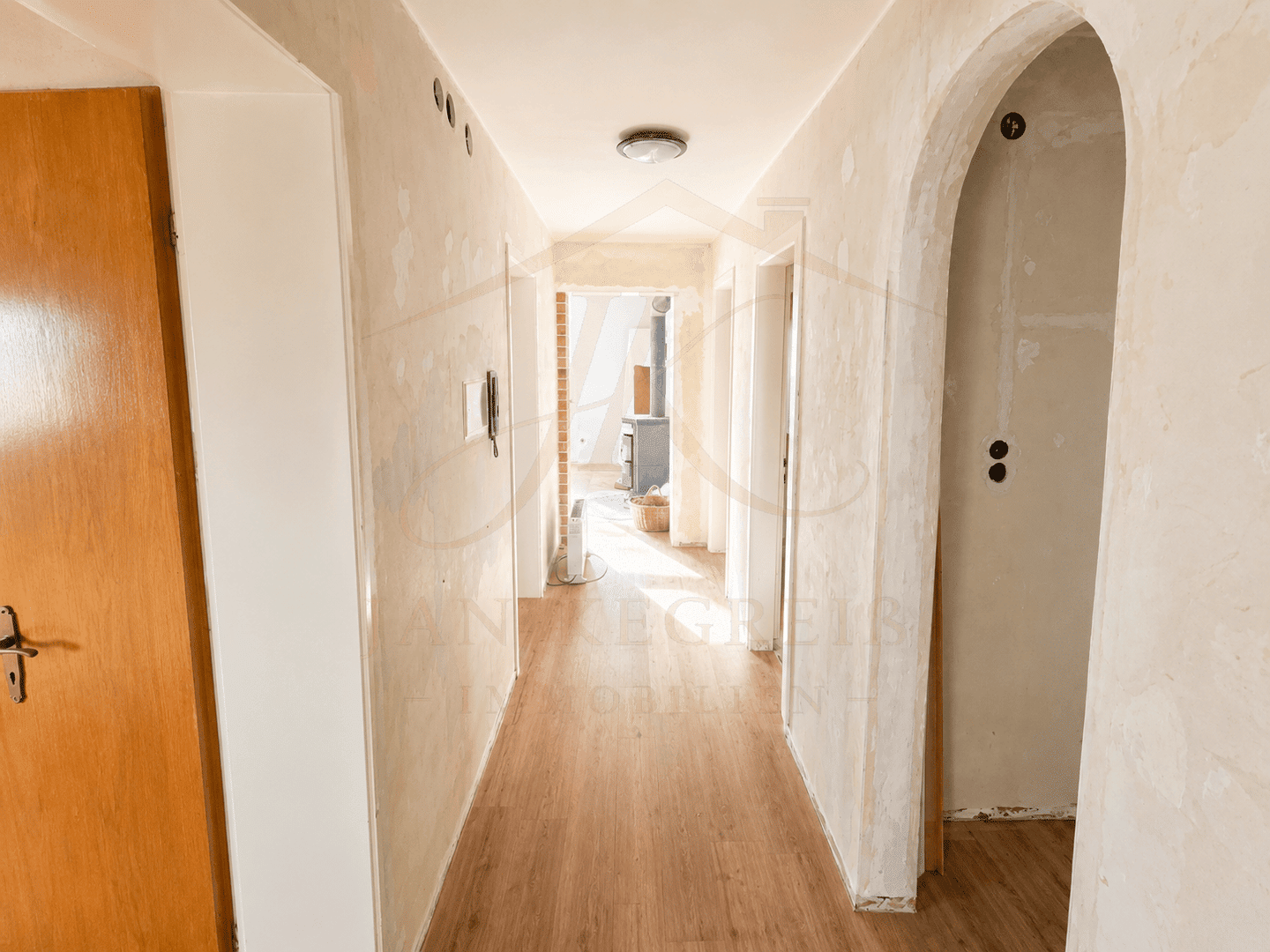 Charmantes Einfamilienhaus mit viel Potenzial für Ihre Wohnträume – Münsingen – Vorschaubild 3