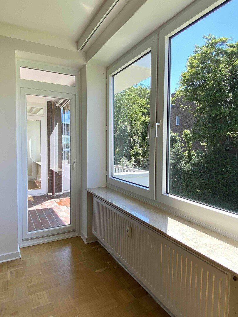 Lichtdurchflutete Wohnung mit großem Balkon und TG-Stellplatz – Hamburg – Vorschaubild 3