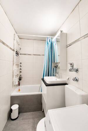 AIGNER - Attraktive 2,5-Zimmer-Wohnung mit durchdachtem Grundriss und modernisiertem Bad – 80993 München – Vorschaubild 5