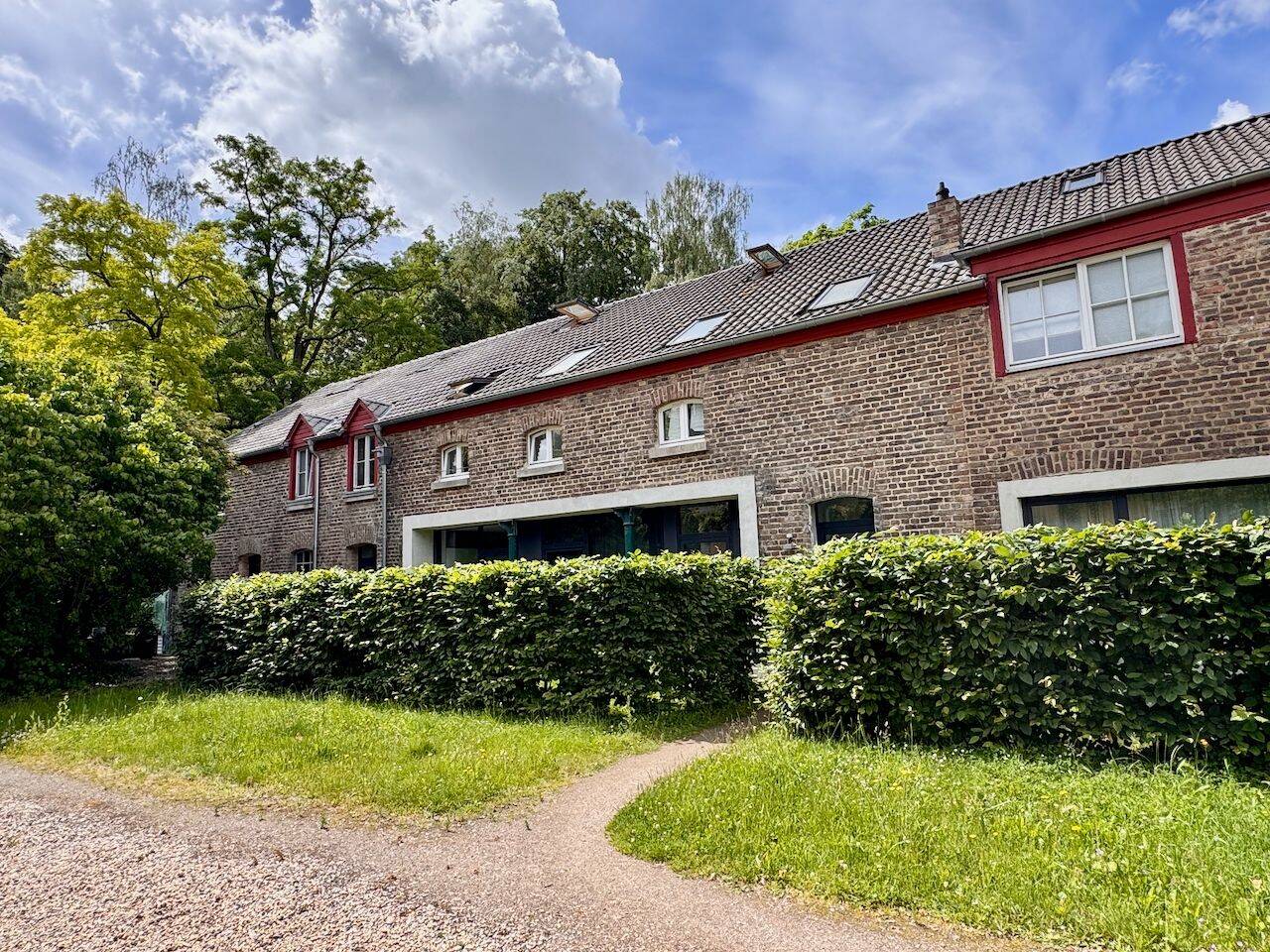 Bornheim-Brenig: EXKLUSIVE 4,5-ZIMMERWOHNUNG IM 1.OG IN HISTORISCHEM AMBIENTE ca. 95 m² Wfl. – Bornheim – Vorschaubild 2