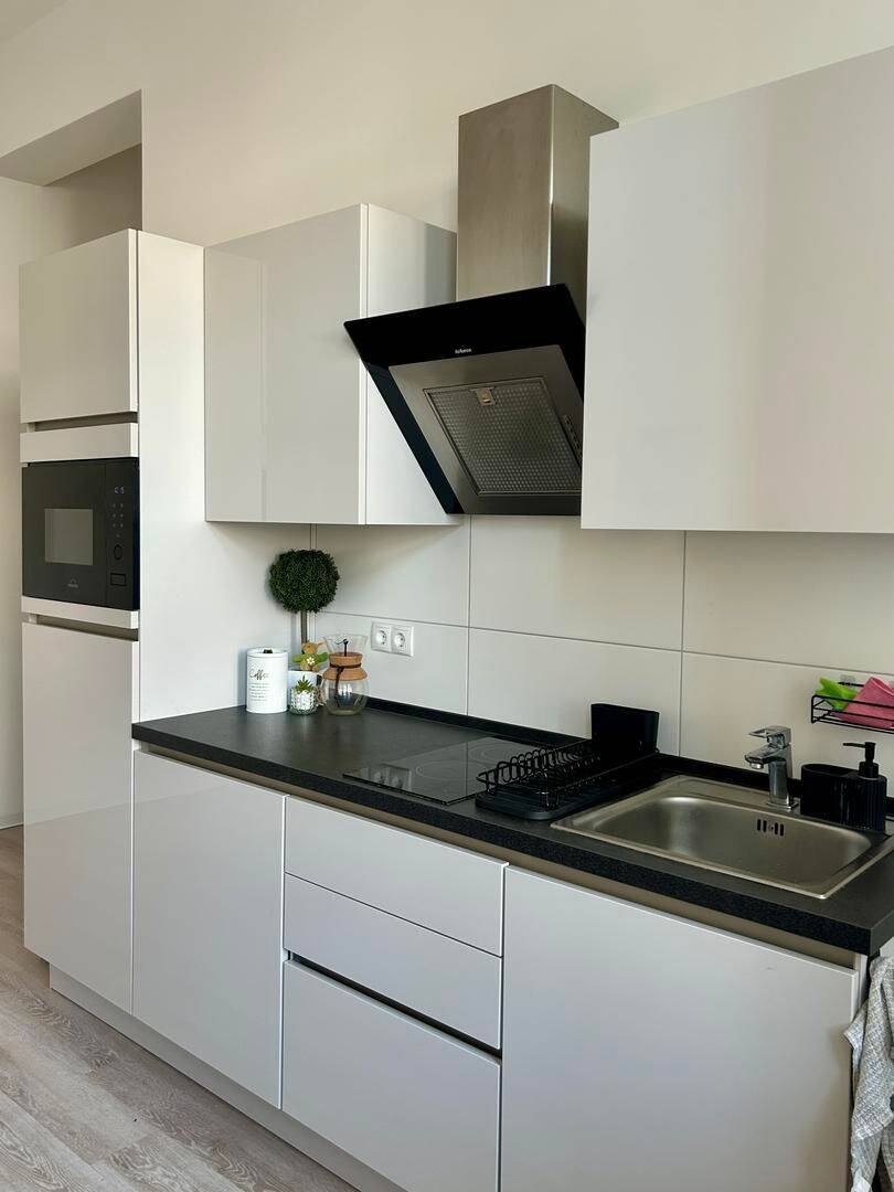 2-Raum-Appartment mit Küche, Lichtsystem, Design- Bad, Aufzug, Waschsalon – Chemnitz – Vorschaubild 5