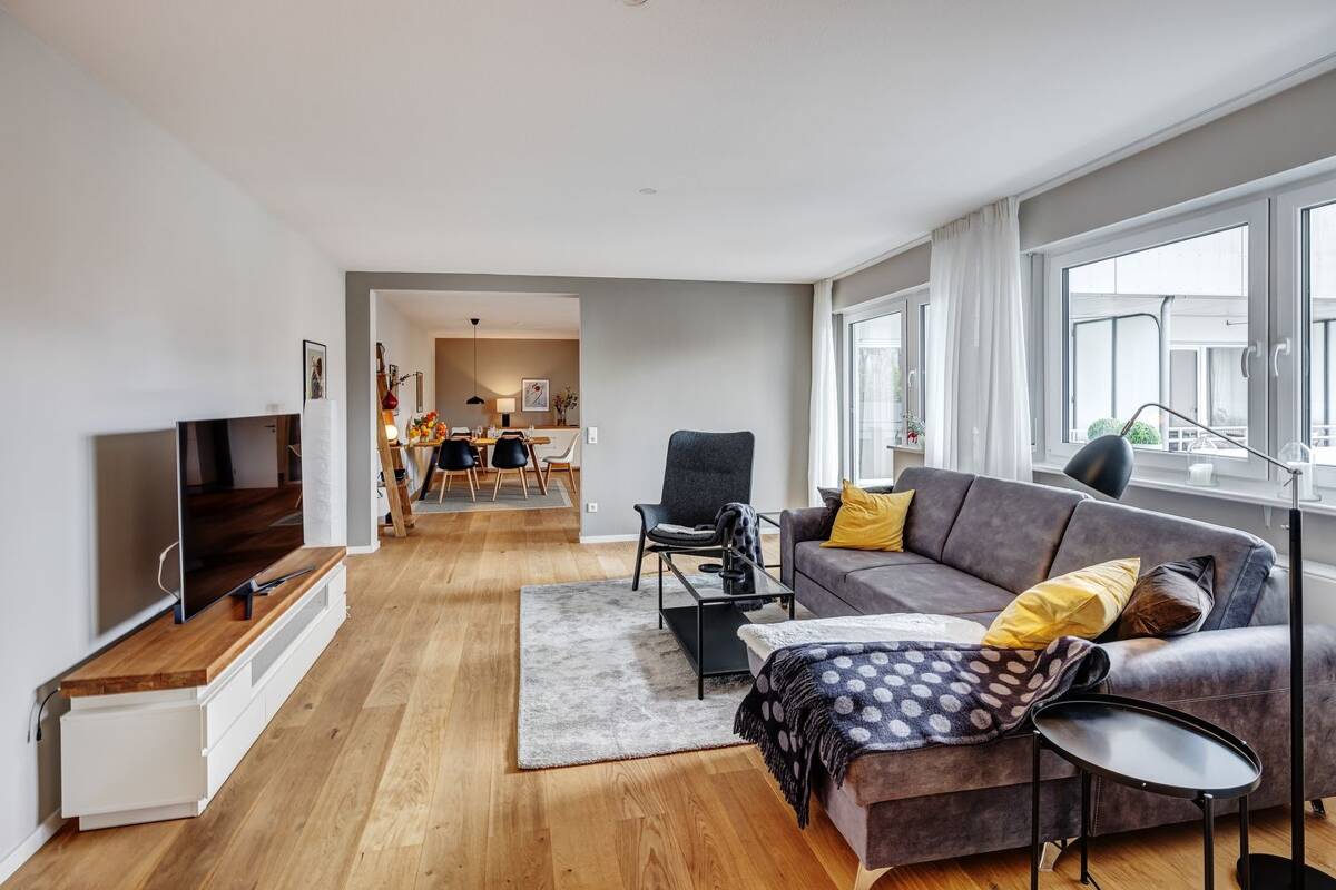 Au: Charmante, möblierte Wohnung mit großzügigem Balkon - bald frei – 81541 München – Bild 1 von 9