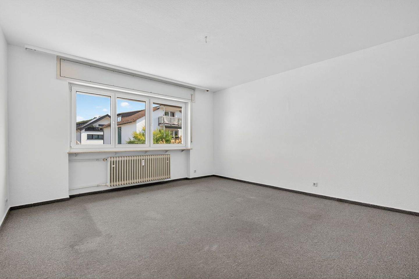 Sanierungsbedürftige 4 Zimmer-Wohnung mit drei Balkonen und viel Raum zur individuellen Gestaltung – Karlsruhe – Vorschaubild 7