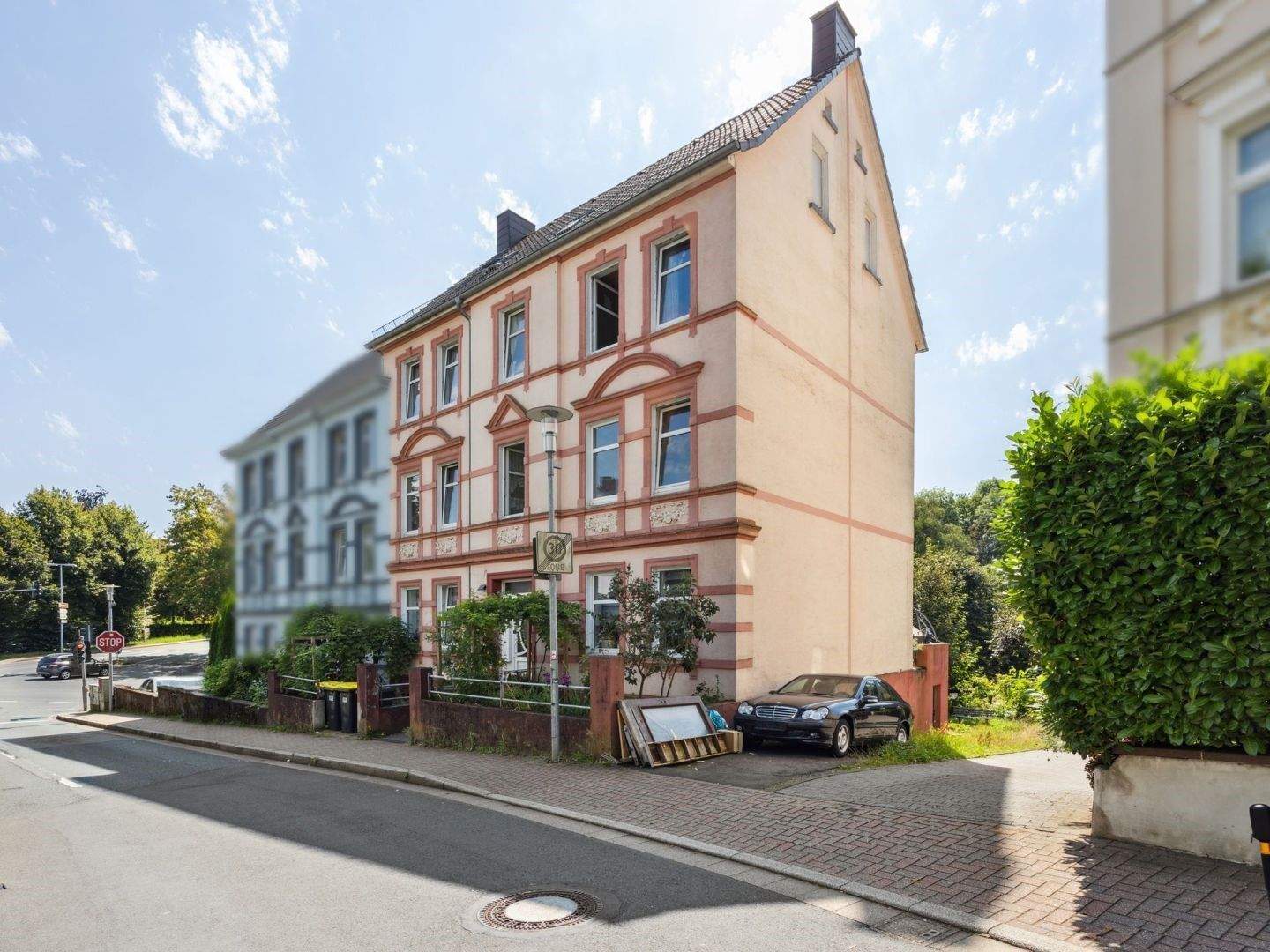 Attraktives Mehrfamilienhaus mit 4 Wohneinheiten in idealer Lage von Lüdenscheid – Lüdenscheid – Bild 1 von 9