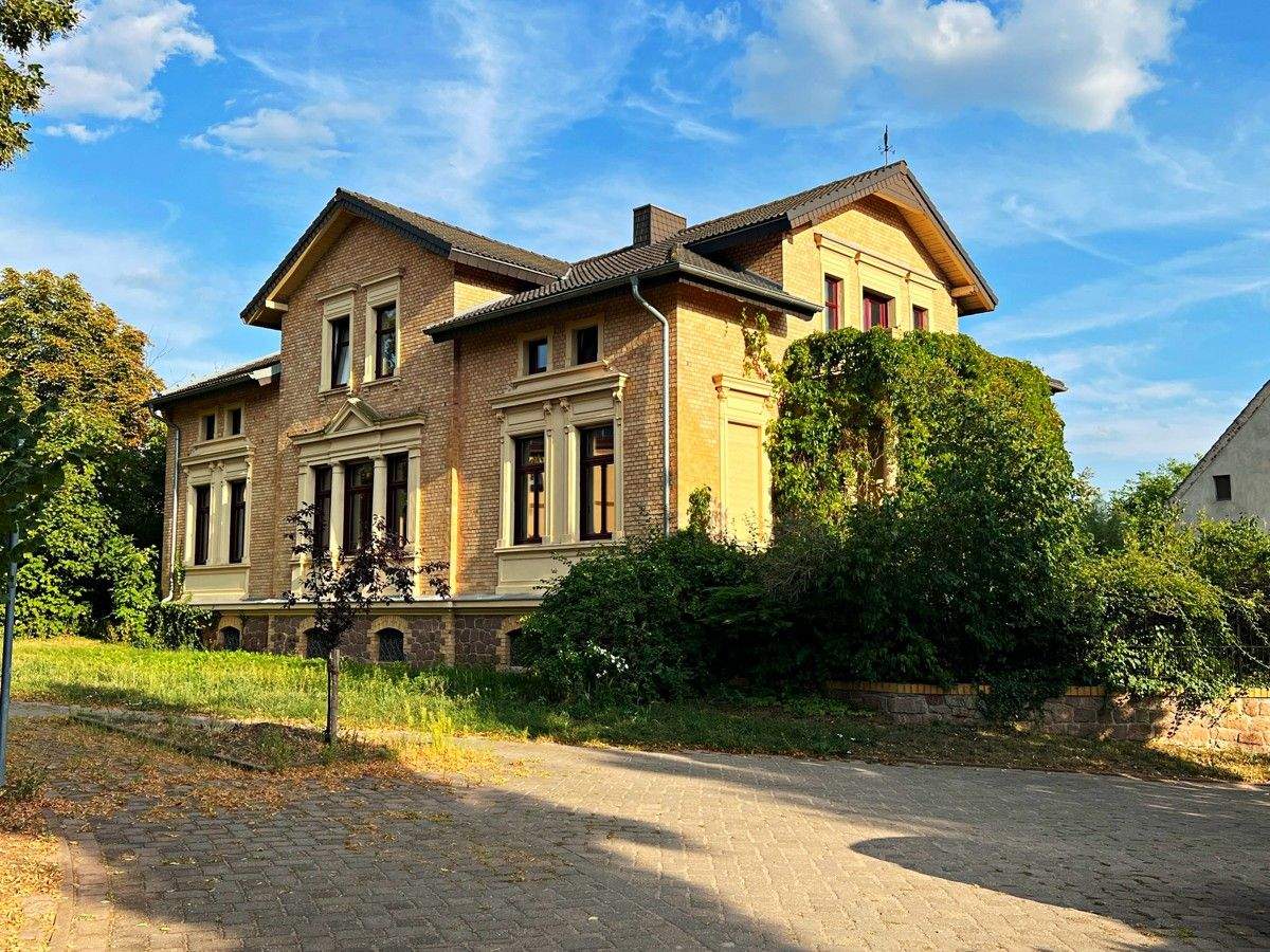 Key Royal: ENERGIEAUTARK! repräsentative Landhausvilla mit gr. GS und Ausbaureserven: ca. 800 qm WF! – Wettin-Löbejün – Bild 1 von 9