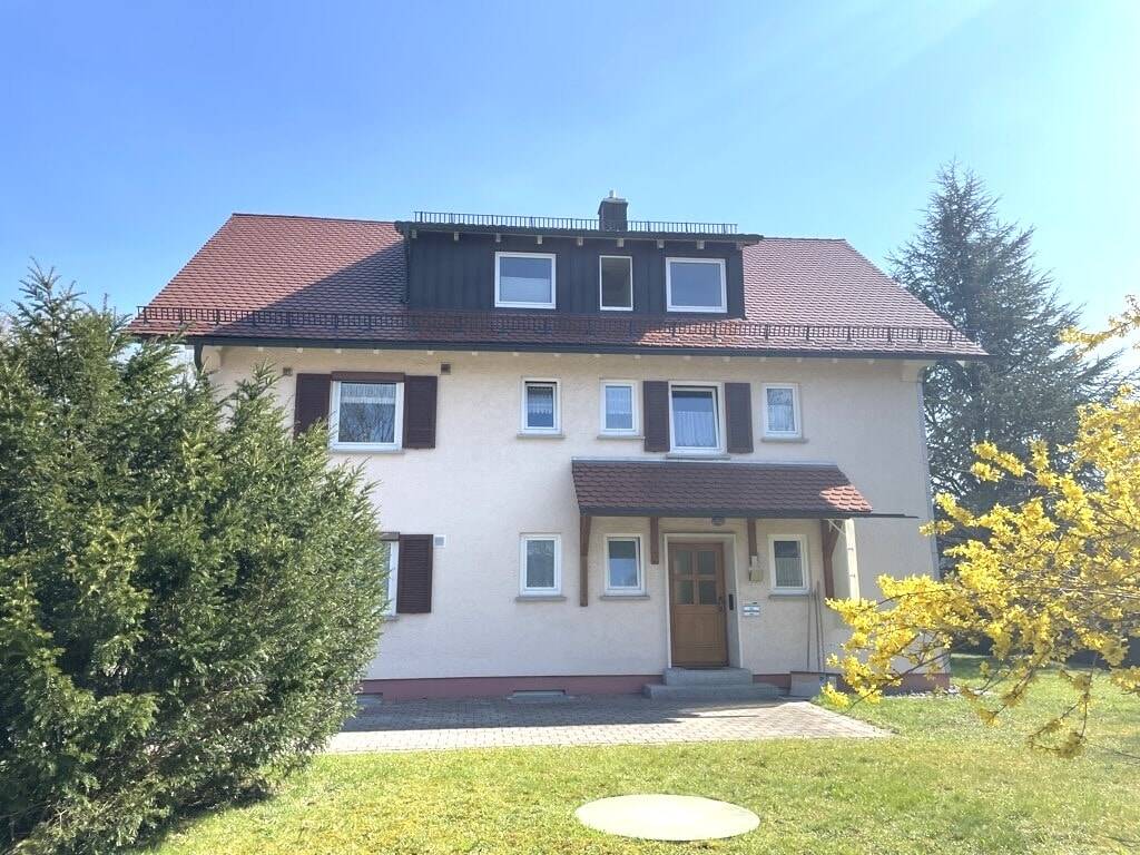 3 Zi.-Whg- mit großem Garten und Garage