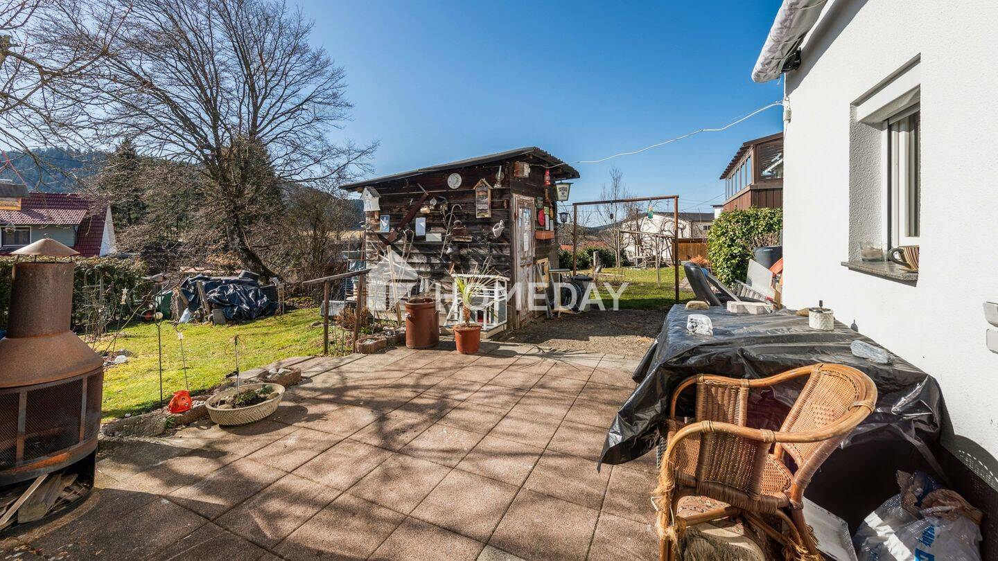 Ankommen und wohlfühlen: Solide Doppelhaushälfte mit Süd-Terrasse, Gartenidylle und Stellplatz – Meßstetten – Vorschaubild 2