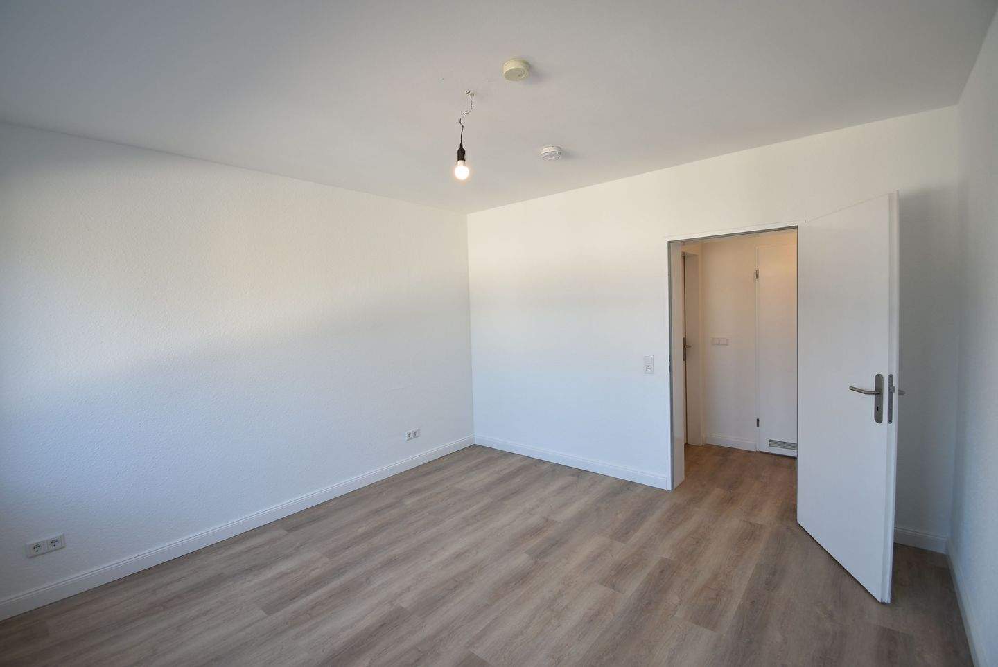 Ruhige Lage! Renovierte 3-Zi-Whg mit Balkon in Walsum – Duisburg – Vorschaubild 6
