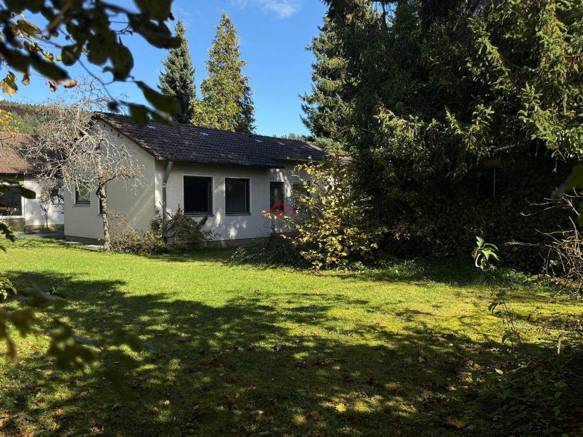 Großzügiger Bungalow mit Garage auf parkähnlichen Grundstück im Brunnental Tuttlingen – Tuttlingen – Vorschaubild 3