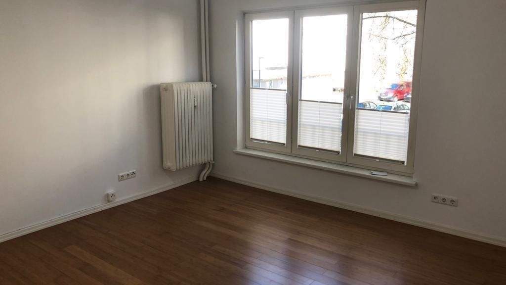 Winterhude: Appartement, ebenerdiges Duschbad, Einbauküche, 1. OG, Fahrstuhl, französicher Balkon, renoviert!!*** – Hamburg – Vorschaubild 5