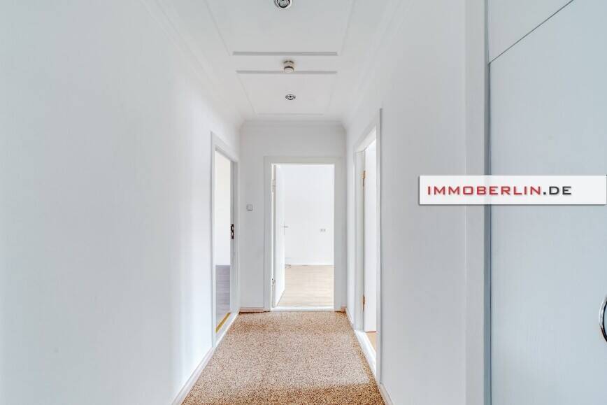 IMMOBERLIN.DE - Geräumige Altbauwohnung mit Loggia beim Britzer Garten – Berlin – Bild 1 von 9