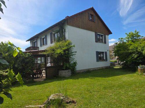 Gepflegtes Zweifamilienhaus in 97616 Bad Neustadt/Saale (ID 10670)
