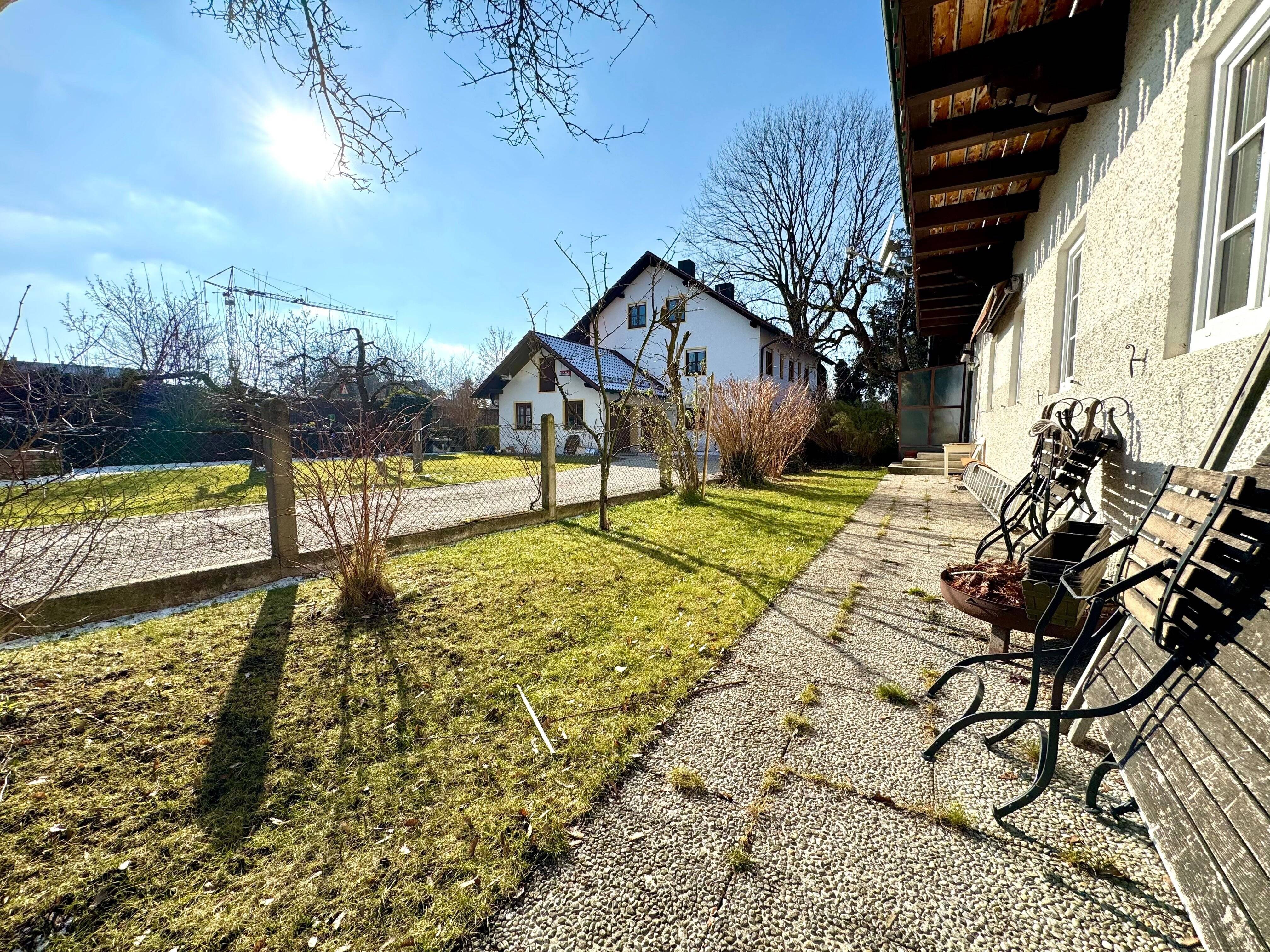 Einzigartiges Wohnerlebnis: Renovierte EG-Wohnung im idyllischen Landhaus, Top-Lage in Erding!