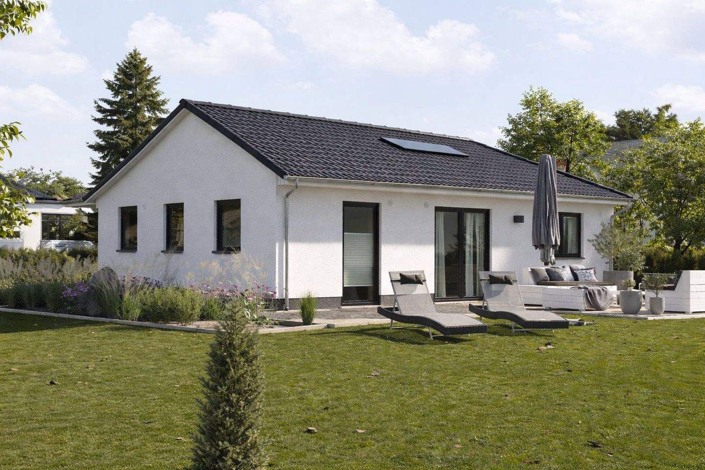 3 Zimmer- Bungalow mit Baugrundstück – Brandenburg an der Havel – Bild 1 von 9