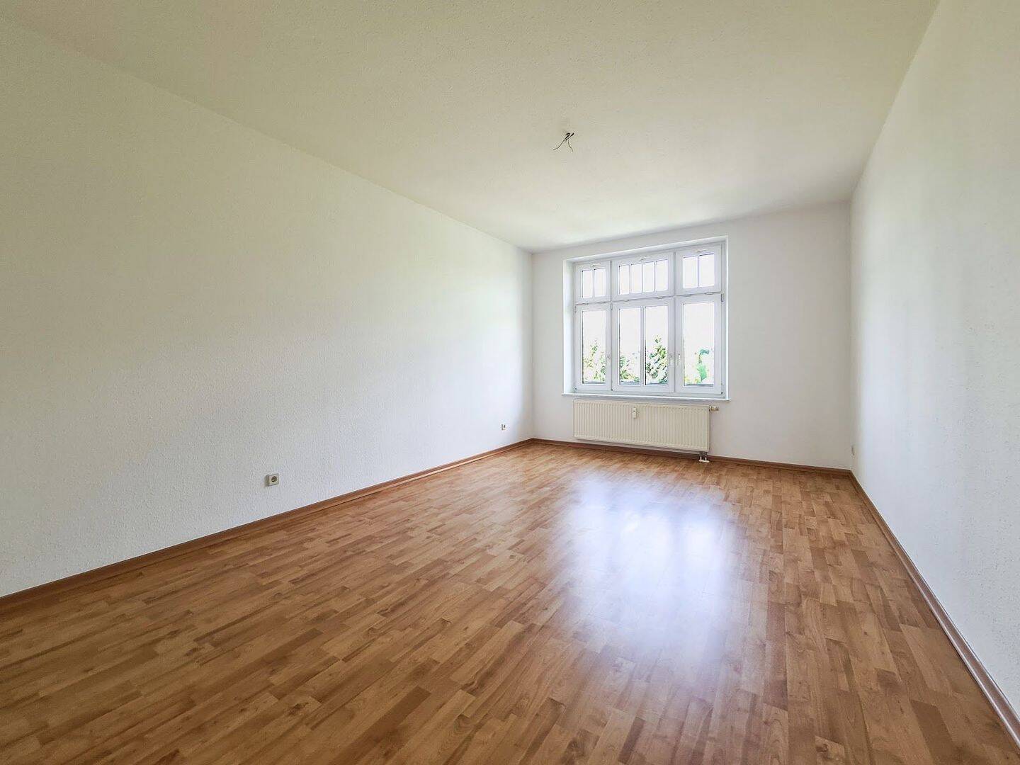 Klassisch, praktisch, einfach gut: renovierte Balkonwohnung im schönen Altbau – Chemnitz – Vorschaubild 2