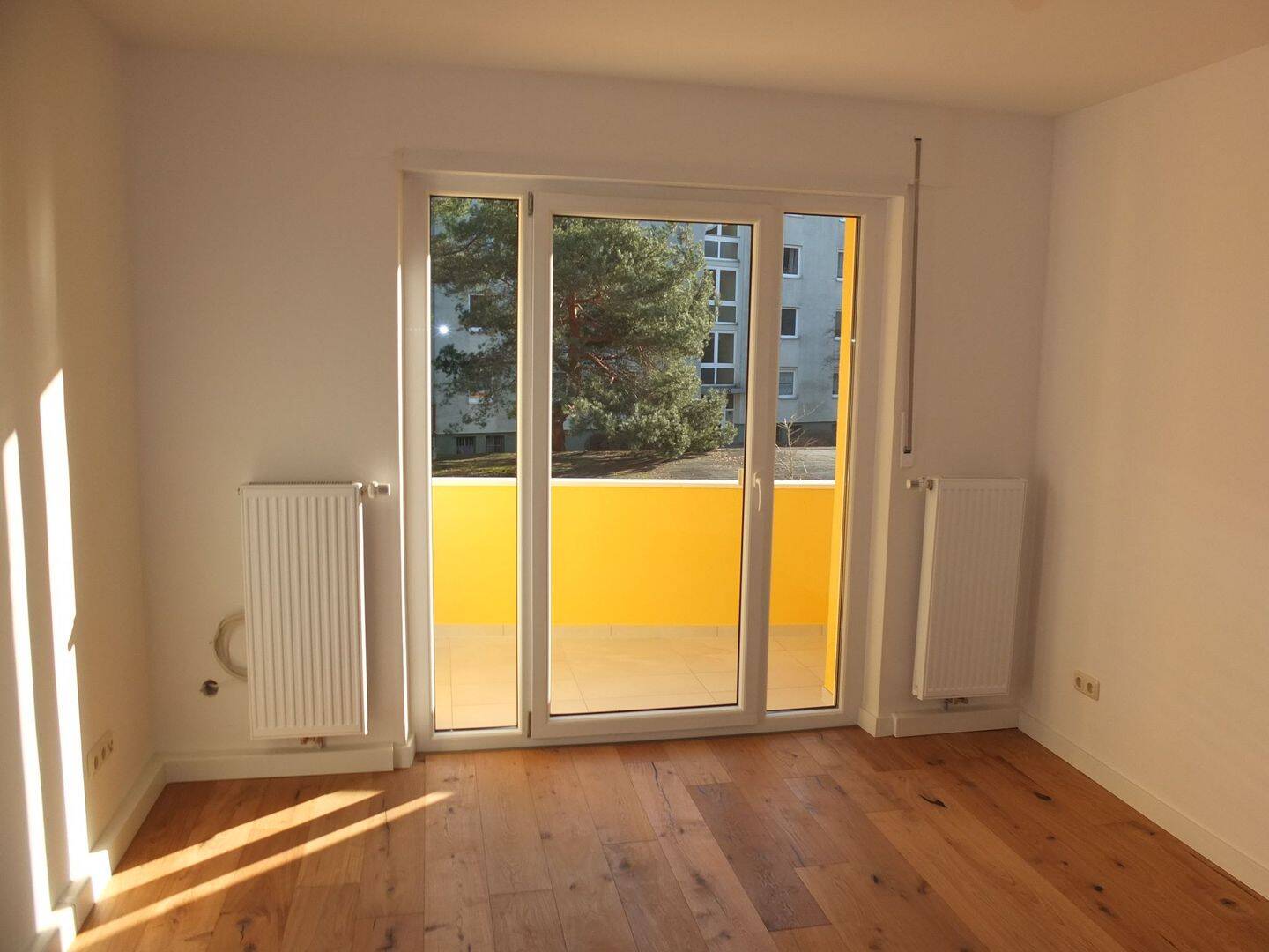 Neu renovierte 3-Zimmer-Wohnung mit Balkon in Nürnberg Schweinau – Nürnberg – Vorschaubild 2