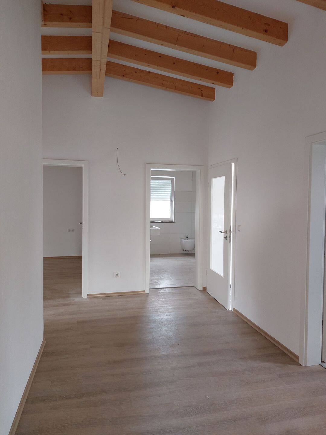 Bungalow mit hochwertiger Ausstattung – Mantel – Vorschaubild 3