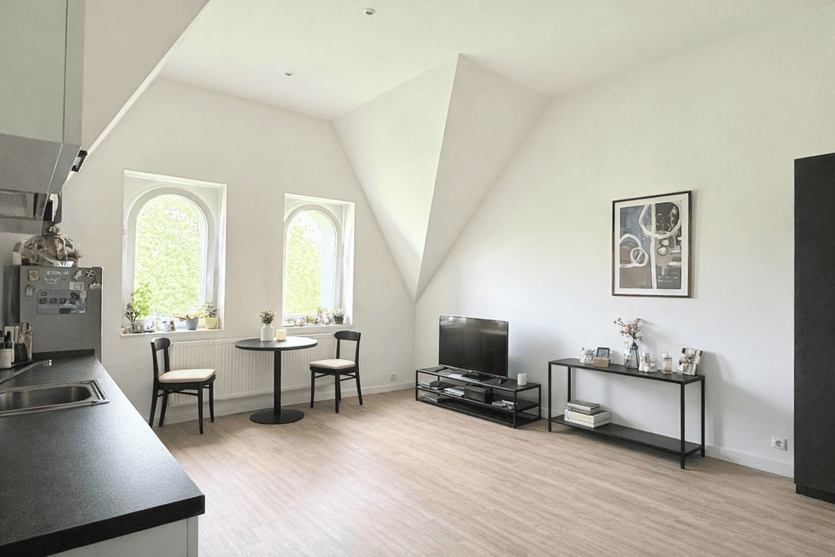 Saniertes und möbliertes 1,5-Zimmer-Apartment in zentraler Lage – 40227 Düsseldorf – Bild 1 von 7