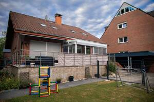 Großes Mehrgenerationenhaus mit Einliegerwohnung - auch als Mehrfamilienhaus nutzbar.