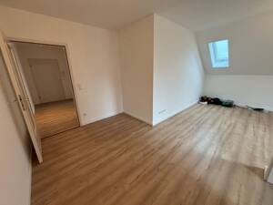 Sofort bezugsfertig! Erstbezug nach Teilsanierung: 2-Zimmer-DG-Wohnung mit Aufzug in Hildburghausen – 98646 Hildburghausen – Vorschaubild 9