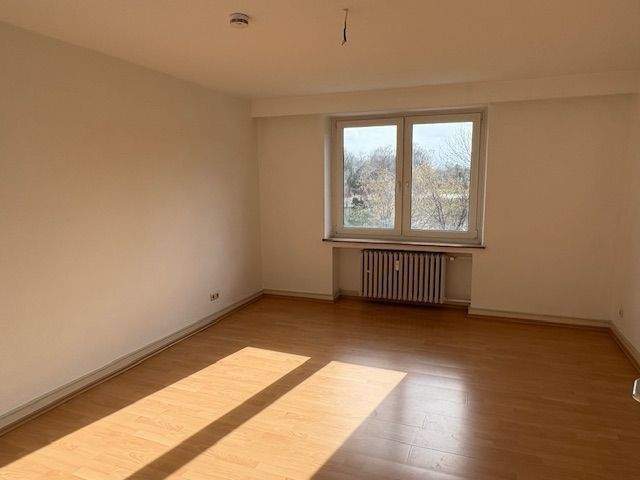 Gepflegte 2 Zimmer Wohnung mit Balkon im 3 Parteienhaus ! Traumhaftes Wohnen direkt am Grenzlandstadion und Fachhochschule ! – Mönchengladbach – Vorschaubild 5