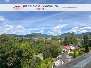 Edles Flair mit traumhafter Aussicht auf Baden-Baden / 4 Zimmer, 2 große Balkone und Kamin