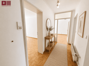 Rödelheim: 2,5 Zimmer mit Balkon, Parkett und Potenzial zum Wohlfühlen – 60489 Frankfurt am Main – Vorschaubild 3