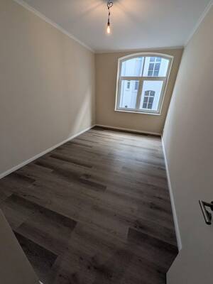 Top 5-Zimmer KfW Wohnung mit Küche, Balkon Bodenheizung in bester Lage von Wiesbaden Mitte – 65185 Wiesbaden – Vorschaubild 5