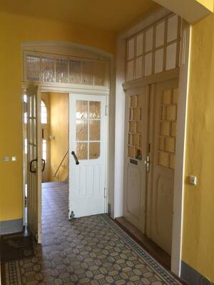 Traumhaft schöne 3-Raumwohnung mit neuem Bad, EBK und Kaminanschluss in einer Jugendstil-Villa – 1917 Kamenz – Vorschaubild 5