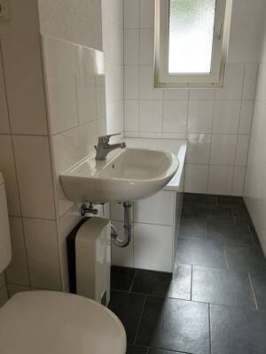 Praktische 2-Raum-Wohnung mit großem Balkon! Bezugsfertig renoviert! – 45276 Essen – Vorschaubild 3