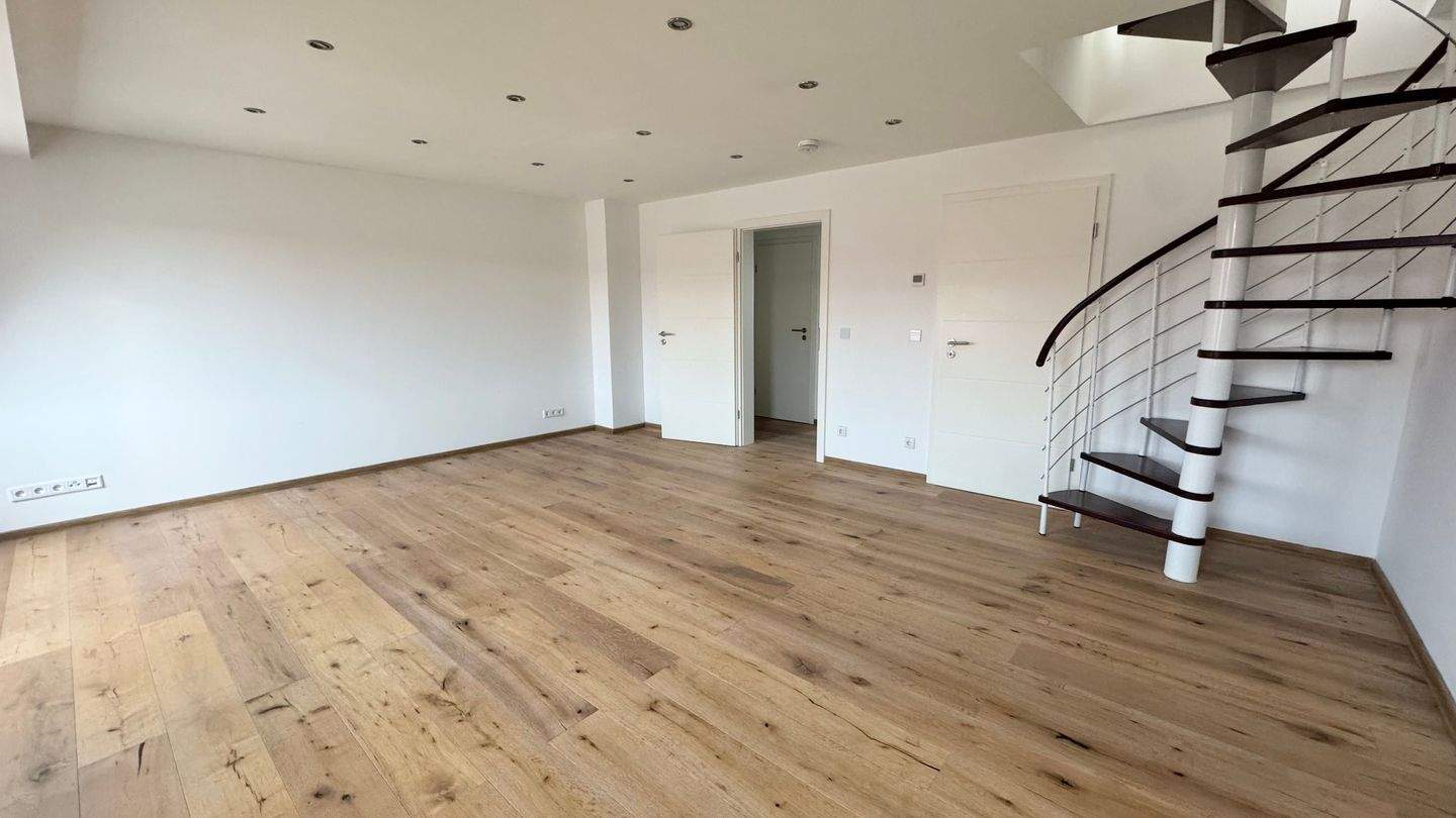 Gostenhof ! Helle chice u. moderne 2-Zi.-Maisonette-Whg. 70 m²,hochw. Einbauküche, Klimaanlage, 4.OG mit Aufzug. – Nürnberg – Vorschaubild 4