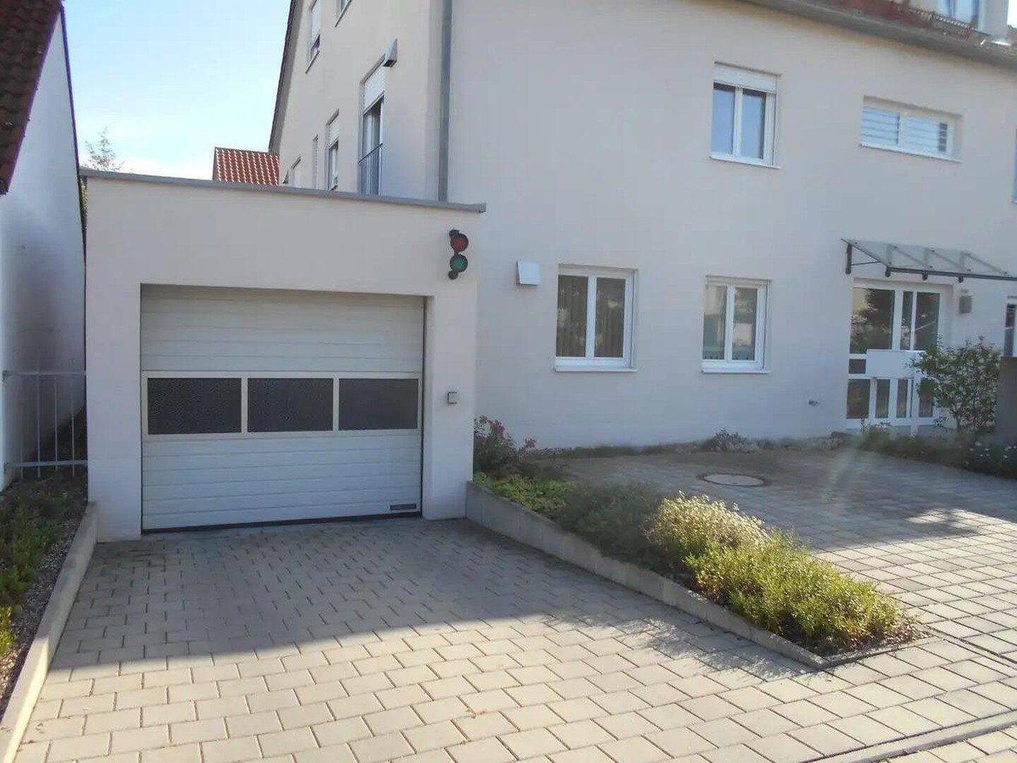 Hochwertige und neuwertige 2-Zimmer-Dachgeschosswohnung mit Einbauküche – Ingolstadt – Vorschaubild 6