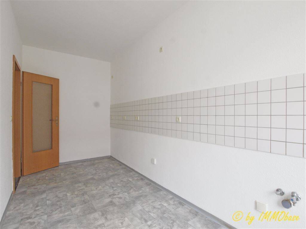 Mit Balkon und Stellplatz - Neuer Bodenbelag auf Wunsch! – Chemnitz – Vorschaubild 3
