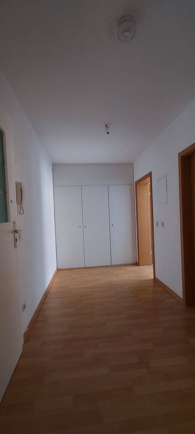 2-Raum-Wohnung mit großzügigem Schnitt und viel Tageslicht – Chemnitz – Vorschaubild 3