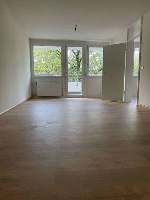 Exklusiv saniert und perfekt geschnitten - 2-Zimmer-Wohnung mit großzügigem Balkon