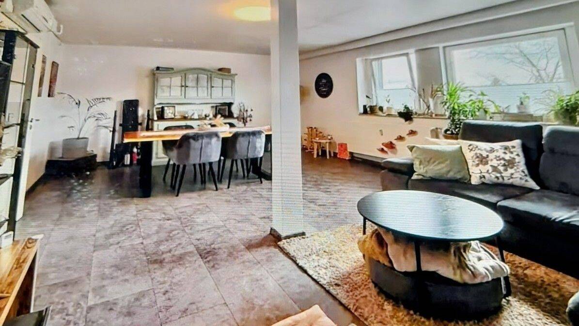 Gemütliche, helle Dachgeschosswohnung mit wunderschönem Weitblick und Klimaanlage& Gartenanteil