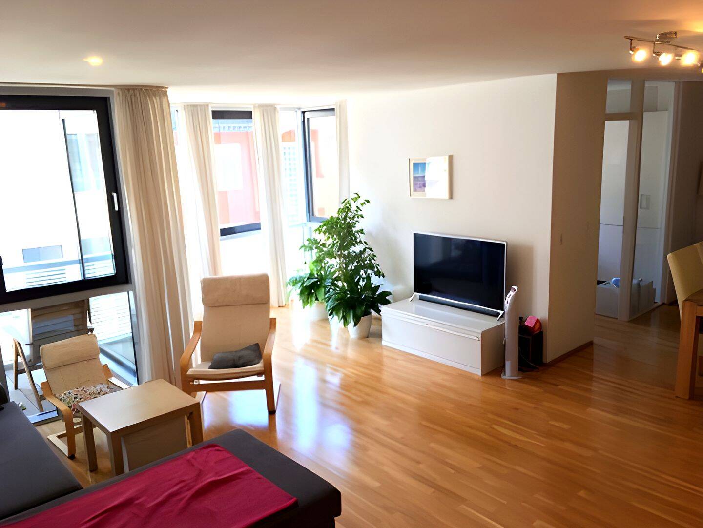 Stilvolle, geräumige 3-Zimmer-Wohnung mit Balkon und Einbauküche in Bonn-Beuel – Bonn – Vorschaubild 2
